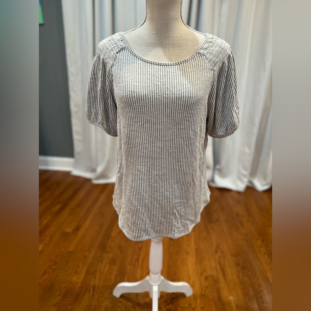 Gyft white and gray striped ribbed puff sleeve top women’s size medium EUC